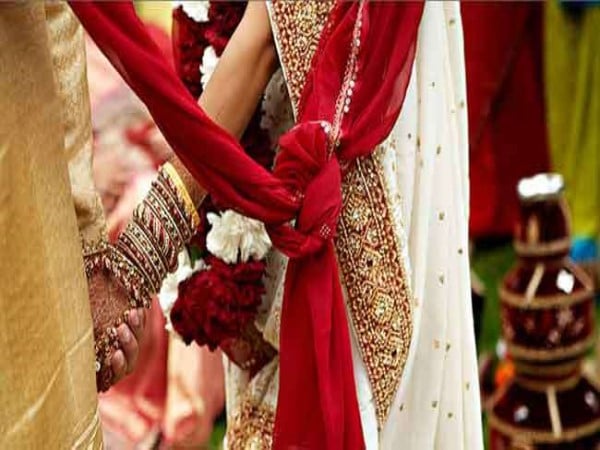 पत्नी ने पति को किन्नर से शादी करने की क्यों दी इजाजत, वजह जान आप भी हो जायेंगे हैरान