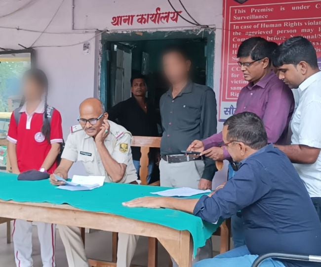 स्कूली छात्रा को कार में खींचकर ले गए बदमाश, बेहोशी की हालत में छोड़कर भागे