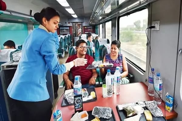 ई-कैटरिंग सर्विस का विस्तार नए रेलवे स्टेशनों पर, जानिए नई व्यवस्था