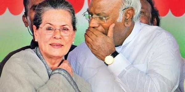 कांग्रेस अध्यक्ष पद के सबसे बड़े दावेदार मल्लिकार्जुन खड़गे कैसे बने पार्टी आलाकमान के चहेते और क्यों, जानिए