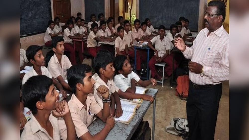 झारखंड में सरकारी स्कूल के शिक्षक अब डॉक्टरी भी करेंगे,जानिए पूरा डिटेल्स