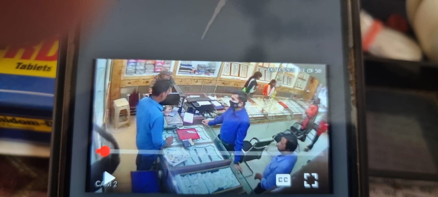 फर्जी अफसर बन कर ज्वेलर्स दुकान में डेढ़ लाख की धोखाघड़ी, मामला दर्ज