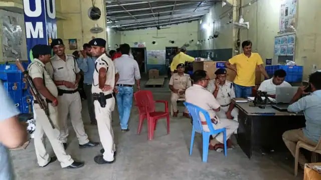छपरा: अपराधियों ने अमेजॉन कार्यालय में की दिनदहाड़े 12 लाख की लूट, कर्मी को मारी गोली, स्थिति गंभीर