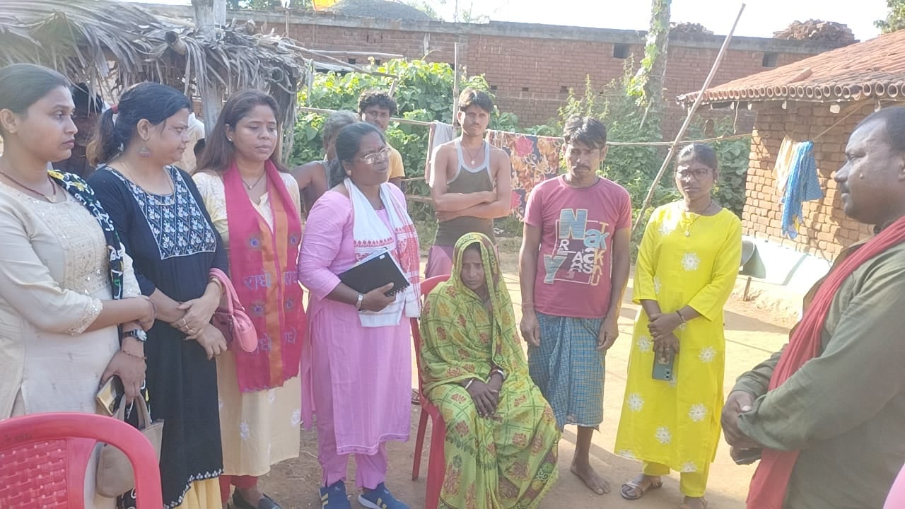 पेट्रोल कांड पार्ट 2: पीड़ित परिवार से मिलने पहुंची भाजपा महिला मोर्चा की प्रदेश अध्यक्ष, हर संभव मदद का दिया भरोसा
