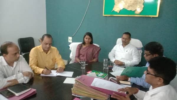 चाईबासा : अधिकारियों के जवाब से विधानसभा की सरकारी आश्वासन समिति नाराज, जानिए क्या है पूरा मामला