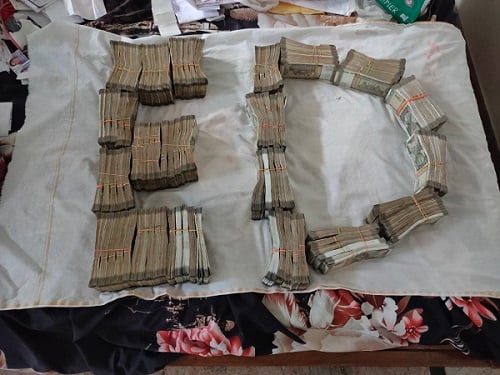 छत्तीसगढ़ में ईडी के छापे में आईएएस और कारोबारी के ठिकानों से करोड़ों नगद समेत आभूषण बरामद