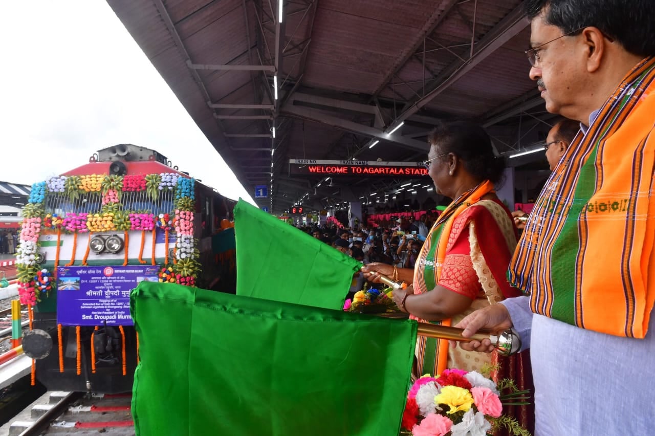पूर्वोत्तर में रेल सेवा का विस्तार, राष्ट्रपति ने दो ट्रेनों को दिखाई हरी झंडी, जानिए विस्तार से