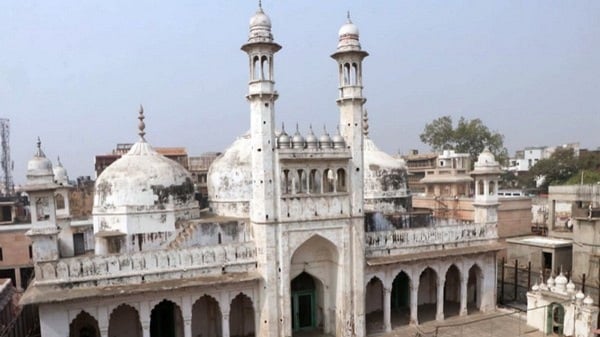 ज्ञानवापी मस्जिद मामला : ‘शिवलिंग’ की कार्बन डेटिंग की मांग वाराणसी कोर्ट से खारिज, जानिए वजह