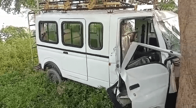 सेफ्टी बेल्ट ने बचाई गाड़ी चालक की जान, लोगों से सड़क सुरक्षा के नियम पालन करने की अपील