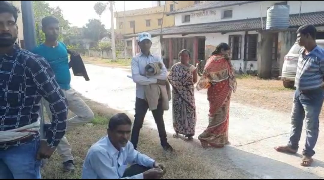 सुपौल: पति ने मायके जाने से मना किया तो पत्नी ने 2 बेटों के संग खाया जहर,मायके वालों ने हत्या का लगाया आरोप