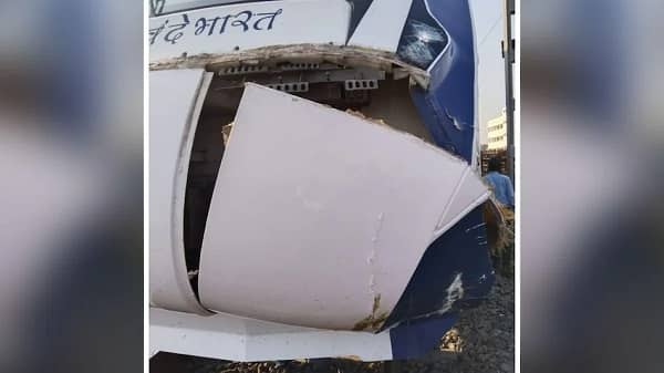 Vande Bharat Train Accident : वंदे भारत एक्सप्रेस फिर दुर्घटनाग्रस्त, सामने आई गाय, देखिए ट्रेन का हाल