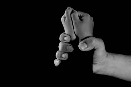 RANCHI: पढ़ाई के नाम पर बच्चे से करवाया जा रहा था घरेलू काम, गलती पर गर्म रोड से दाग कर दी जाती थी सजा