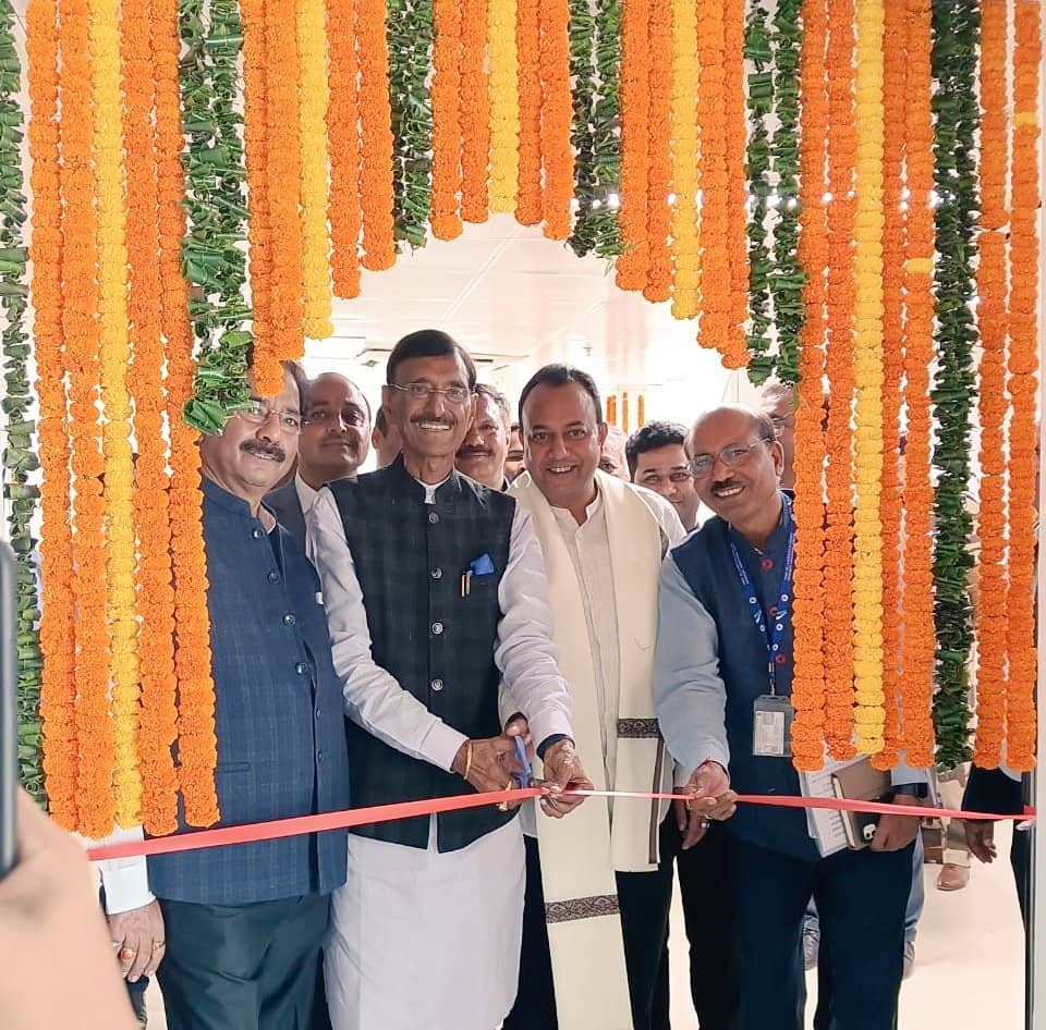 रांची एयरपोर्ट पर 14 करोड़ की लागत से दो नए एयरोब्रिज का सांसद ने किया लोकार्पण