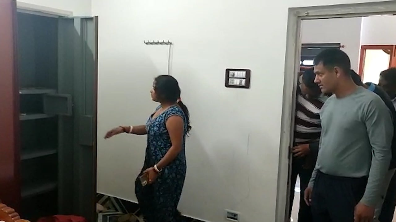 छठ महापर्व मनाने परिवार के साथ गांव गया था पूर्व सैनिक, पीछे से चोरों ने घर में किया हाथ साफ