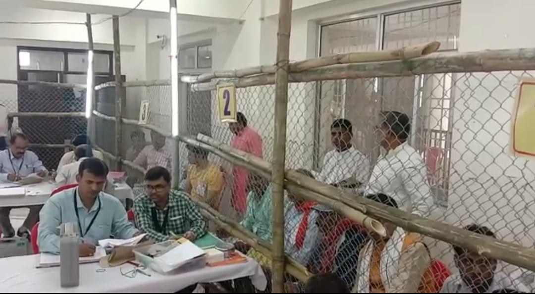 बिहार उपचुनाव: गोपालगंज और मोकामा में काउंटिंग जारी, राजद प्रत्याशी आगे