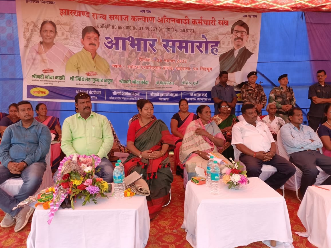 सेविका-सहायिका की आभार यात्रा में शामिल हुई मंत्री जोबा मांझी और सांसद गीता कोड़ा, ठंड में बच्चों को गर्म कपड़े देने का किया ऐलान
