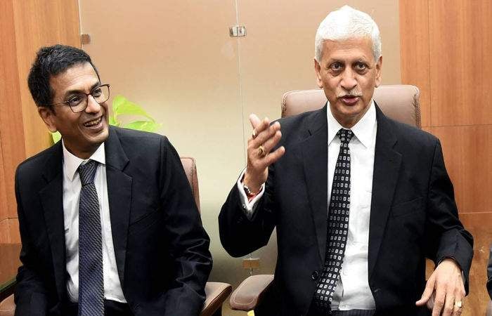 जस्टिस यूयू ललित का छोटा कार्यकाल रहेगा याद, जस्टिस डी वाई चंद्रचूड़ कल से संभालेंगे CJI का पद, जानिए