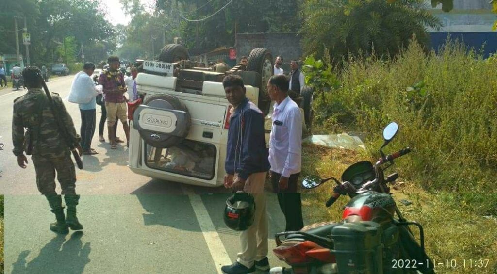 धनबाद : बाल-बाल बची पूर्व विधायक की जान, गाड़ी हुई दुर्घटनाग्रस्त
