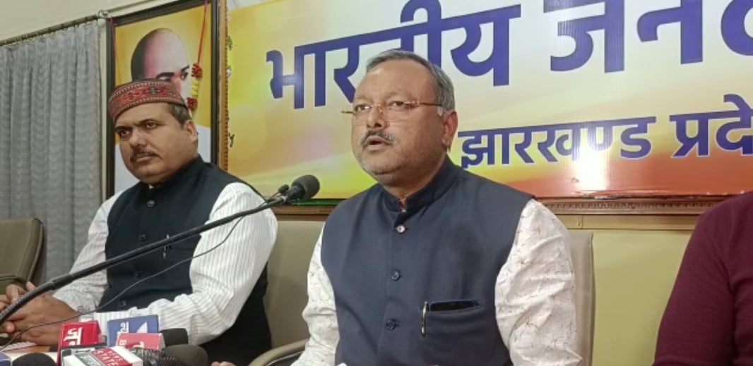 जनता को दिग्भ्रमित करना बंद करें संकल्प लाकर 1932 का खतियान लागू करे हेमंत सरकार : बिरंची नारायण