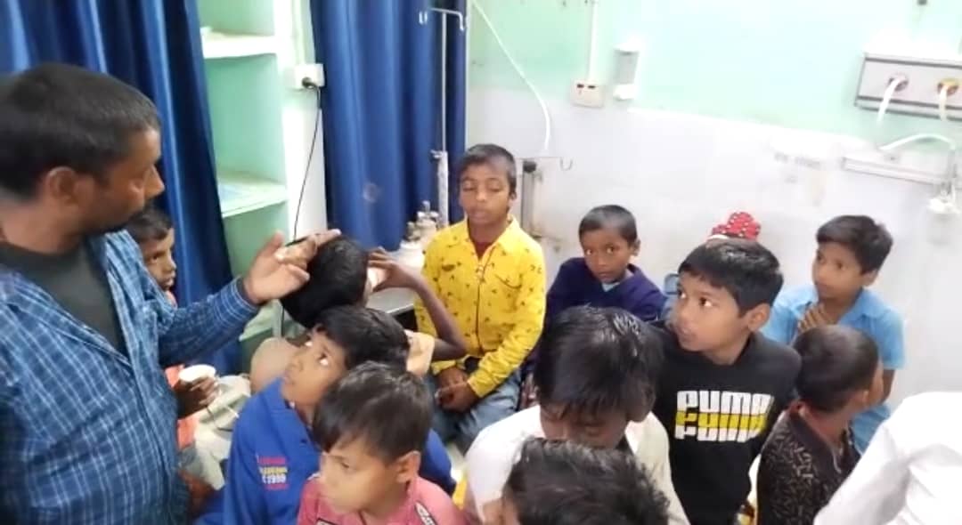 बिहार के भागलपुर से बड़ी खबर , मिडमिल खाने के बाद दर्जनों बच्चे बीमार, मची खलवाली