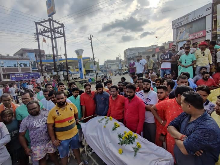 सड़क दुर्घटना मेंं एक की मौत, 26 घायल, चार की हालत नाजुक