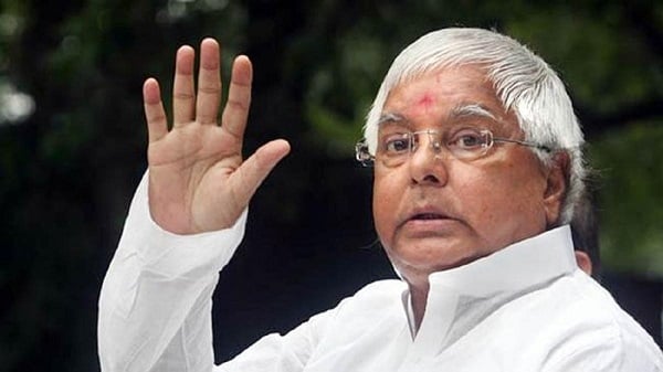बेटी रोहिणी के पिता लालू यादव को किडनी डोनेट करने पर भाजपा ने ये क्या कह दिया, सुनिए