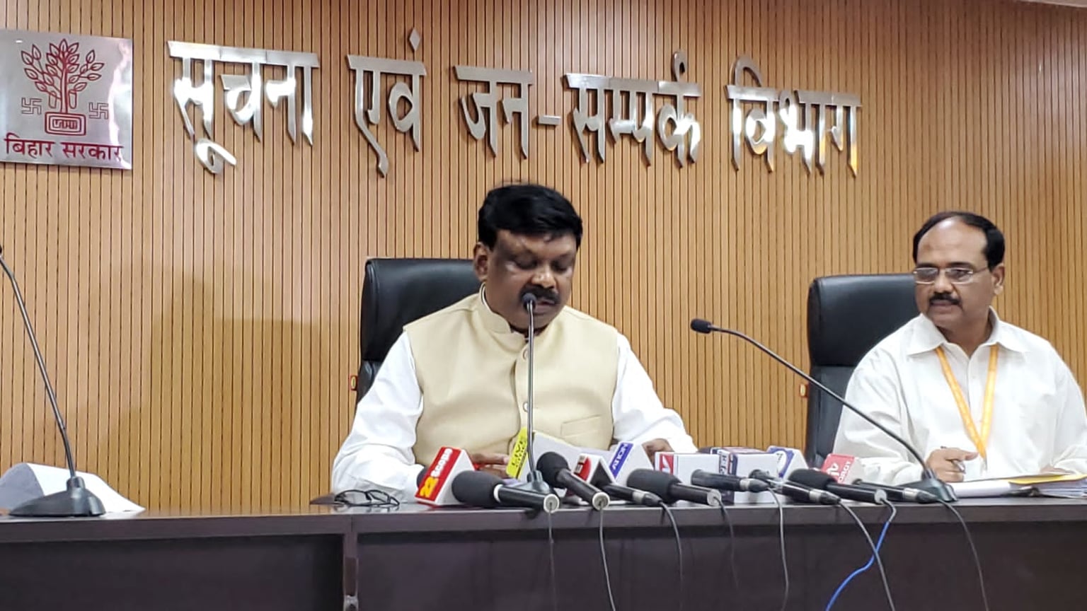 नीतीश कैबिनेट की बैठक में 13 एजेंडों पर लगी मुहर,जाति जनगणना की समय सीमा बढ़ी