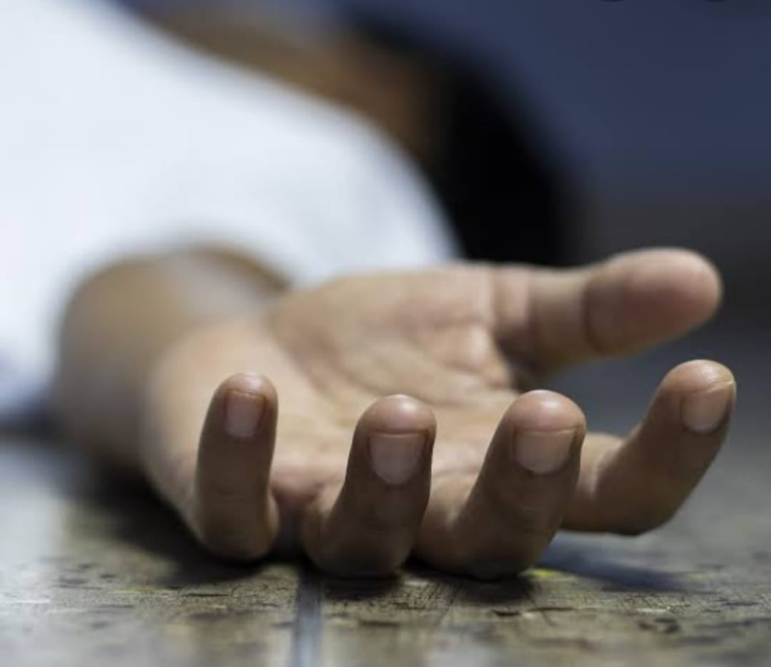 धनबाद के बरवा अड्डा में हृदय विदारक घटना, पत्नी को बचाने गए पति भी आग से झुलसा, जानिए कहां के रहने वाले थे दोनों