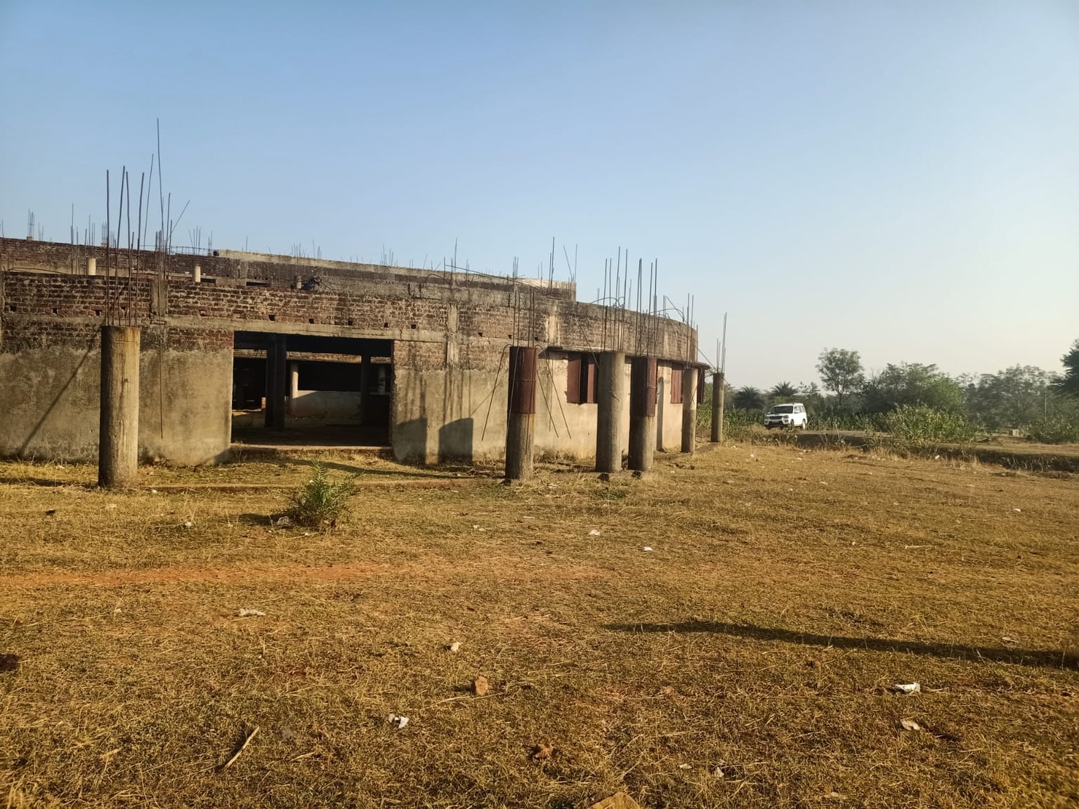 विभाग की मंजूरी के बाद भी कस्तूरबा गांधी स्कूल भवन निर्माण कार्य नहीं हो रहा पूरा, दायर की जाएगी जनहित याचिका