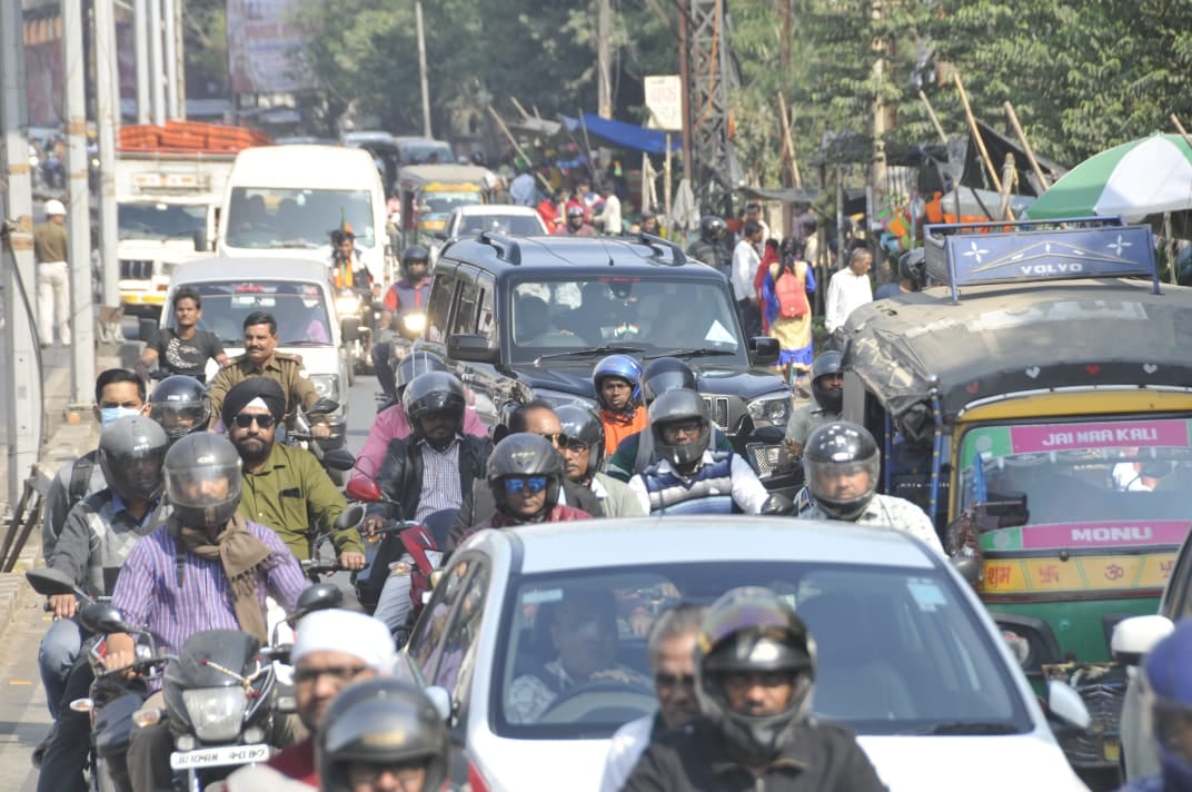 धनबाद के भाजपा विधायकों ने भीड़ तो जुटाई लेकिन नहीं मिला बोलने का मौका, जानिए प्रदर्शन का साइड इफ़ेक्ट