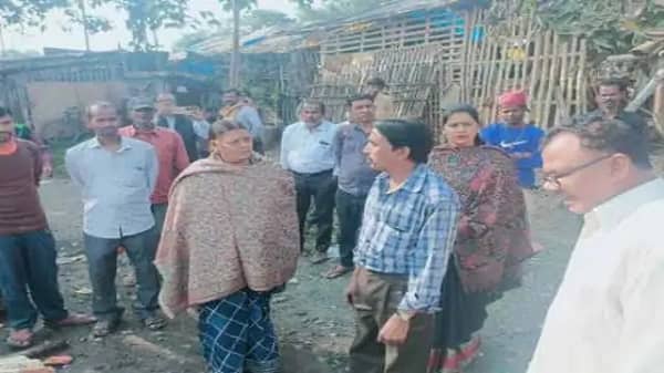 धनबाद : सरायढेला की दुकानों में आग की तपिश पहुंची सिंह मेंशन, जानिए क्या है पूरा मामला