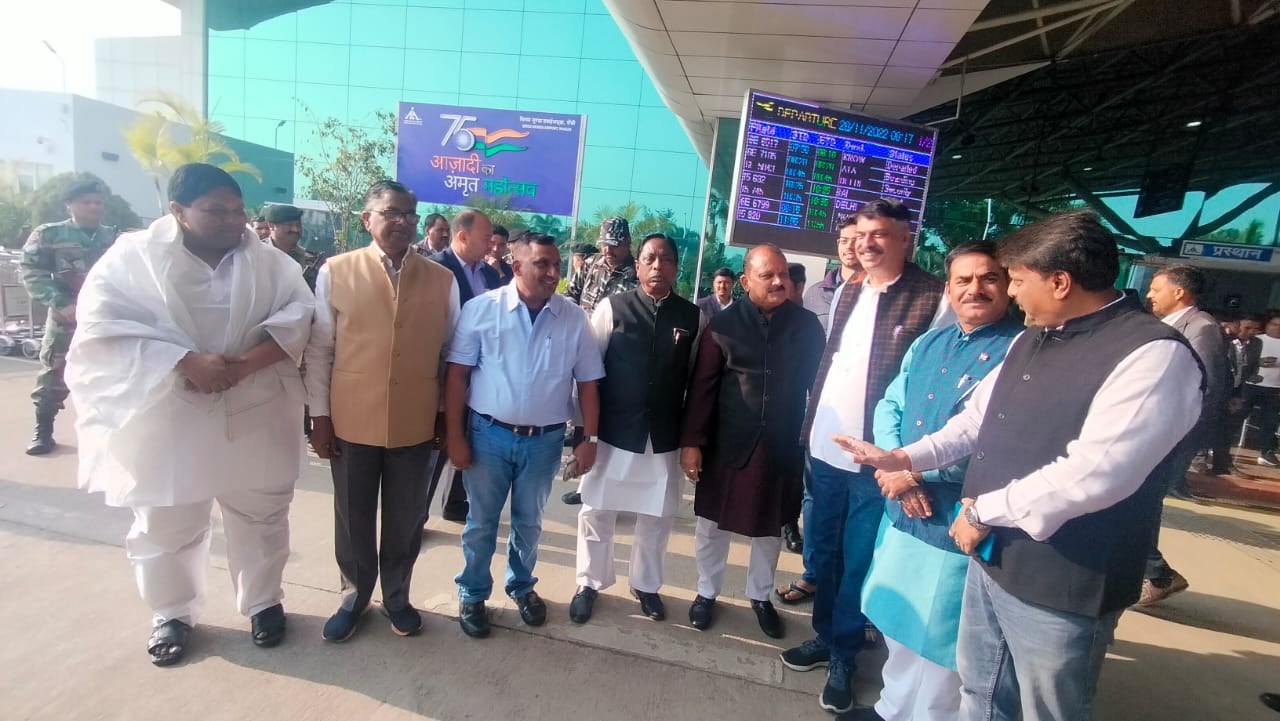 इंदौर रवाना हुए झारखंड कांग्रेस और झामुमो के कई नेता,जानिए
