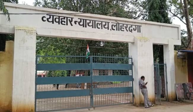 लोहरदगा: पत्नी की हत्या के आरोपी पति को कोर्ट ने सुनाई आजीवन कारावास की सजा