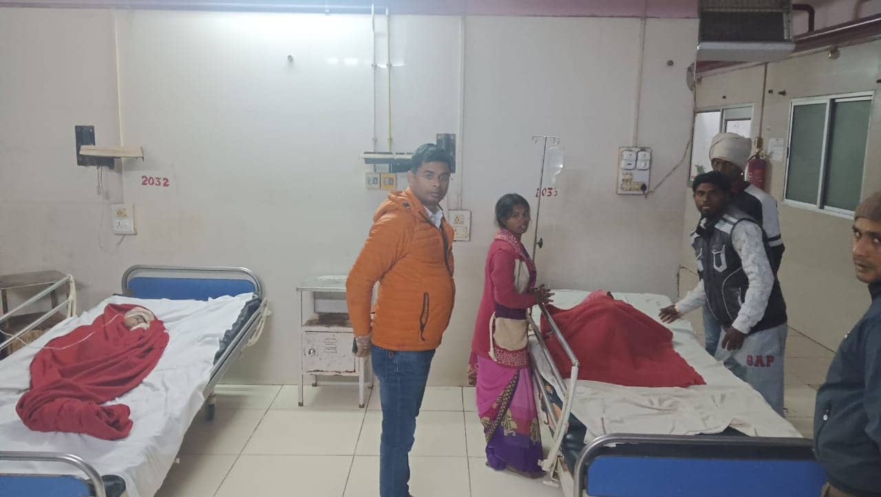 पलामू: गर्म माड़ से दो बच्चियों के झुलसने का मामला, प्रधानाध्यापक पद से हटाये गए, संयोजिका और रसोइया की हुई छुट्टी