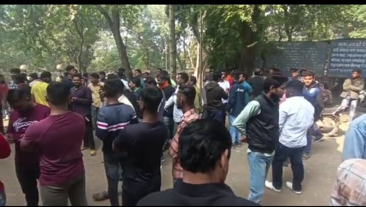 मंदिर निर्माण कार्य रोके जाने से भड़के हिन्दू, जानिए क्या है मामला