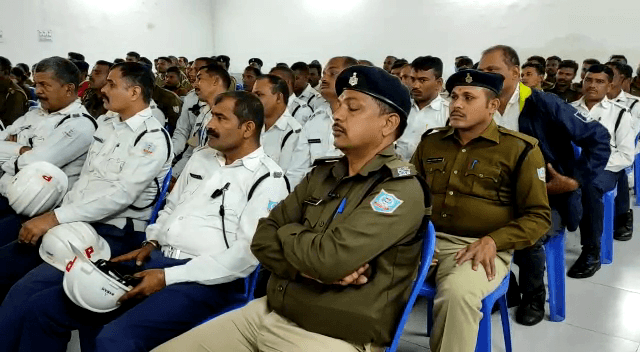 शहर में ट्रैफ़िक पुलिसिंग को बेहतर बनाने को लेकर हुई बैठक, जानिए ट्रैफ़िक पुलिस कर्मियों को क्या दिए गए निर्देश