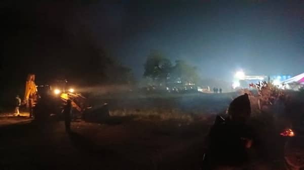 चतरा में माओवादियों का तांडव, सड़क निर्माण काम में लगे दो JCB को फूंका