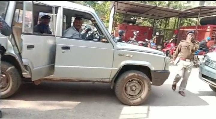 देवघर : दिनदहाड़े जैप जवान पर चाकू से वार कर फरार हुए अपराधी, क्षेत्र में सनसनी