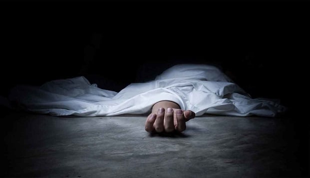 फैक्ट्री के अंदर छड़ लोड कर रहा था मजदूर, हाईवा की चपेट में आने से हुई मौत