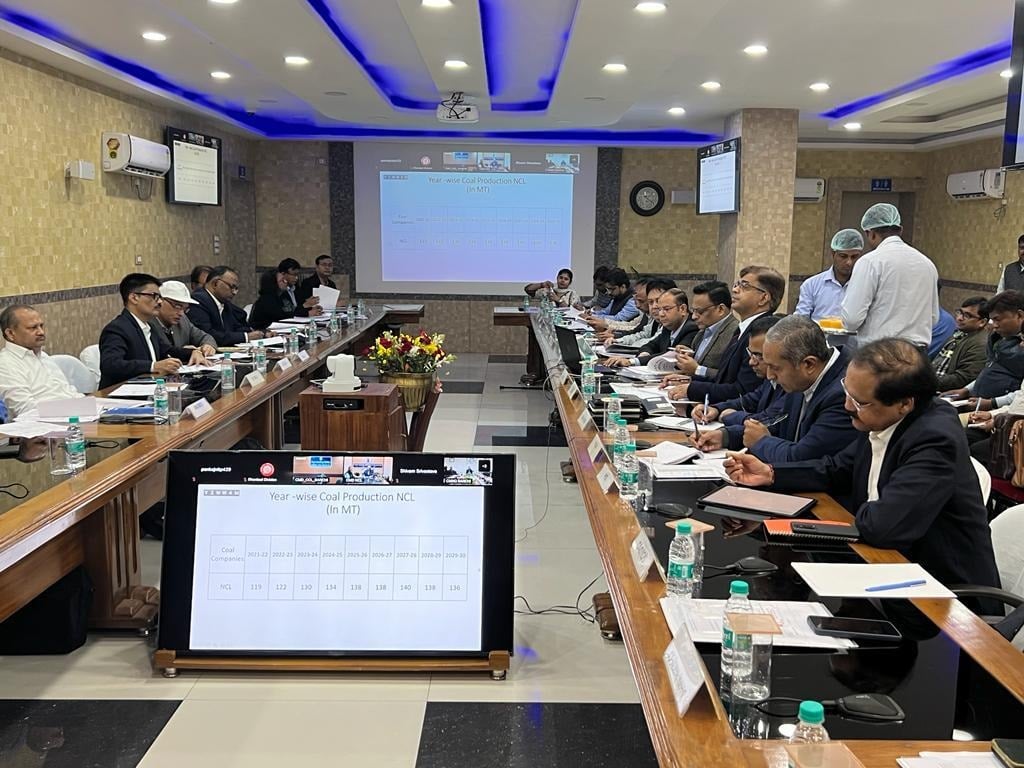 पूर्व मध्य रेल के महाप्रबंधक पहुंचे धनबाद, कंपनियों के साथ की बैठक, जानिए क्या हुआ निर्णय