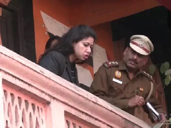 शिक्षिका बनी हैवान, बच्ची को उठाकर बिल्डिंग से नीचे फेंका, जानिए इस कलयुगी टीचर की करतूत