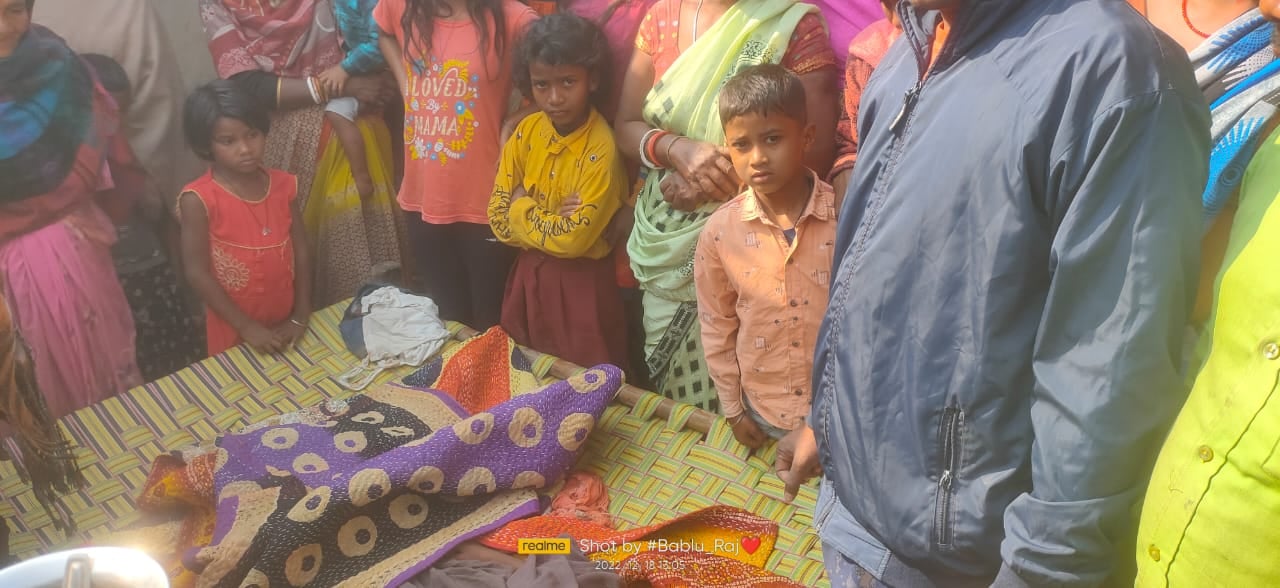 रामगढ़ : घर के बाहर खेल रही दो बच्ची के ऊपर गिरी दीवार, एक की मौत, दूसरी की स्थिति गंभीर