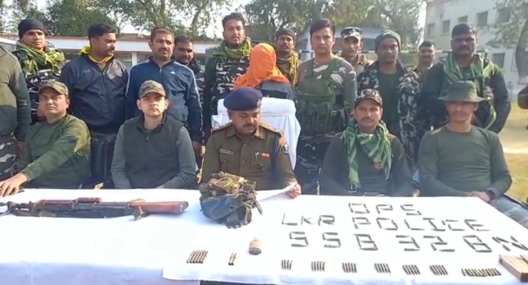 लखीसराय : हार्डकोर नक्सली श्री कोड़ा गिरफ्तार, 125 जिंदा कारतूस, तीन मैगजीन, एक बिंडोलिया बरामद
