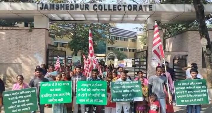 जमशेदपुर : अवैध ख़तियानी जमीन पर नगर निगम बनवा रहा पार्किंग, स्थानीयों में आक्रोश
