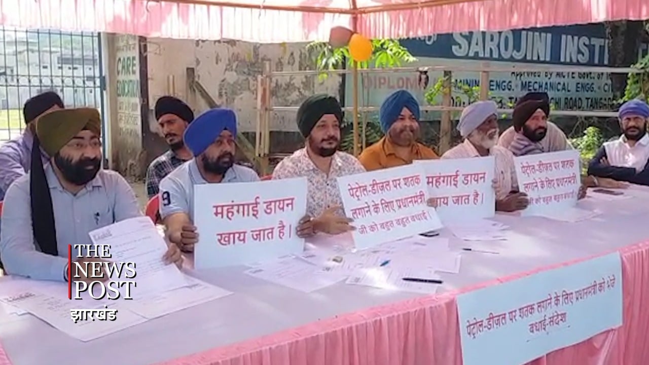 अनोखा विरोध..! पेट्रोल डीजल के दाम 100 पार होने पर प्रधानमंत्री को बधाई