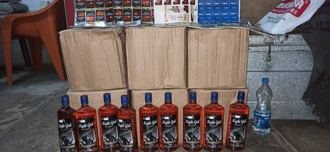गिरिडीह पुलिस की बड़ी कार्रवाई, छापेमारी कर लाखों रुपए के ब्रांडेड शराब की पेटी की जब्त