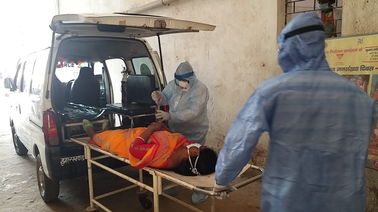 सिमड़ेगा : कोरोना को लेकर जिले के सामुदायिक स्वास्थ्य केंद्र में किया गया मॉक ड्रिल