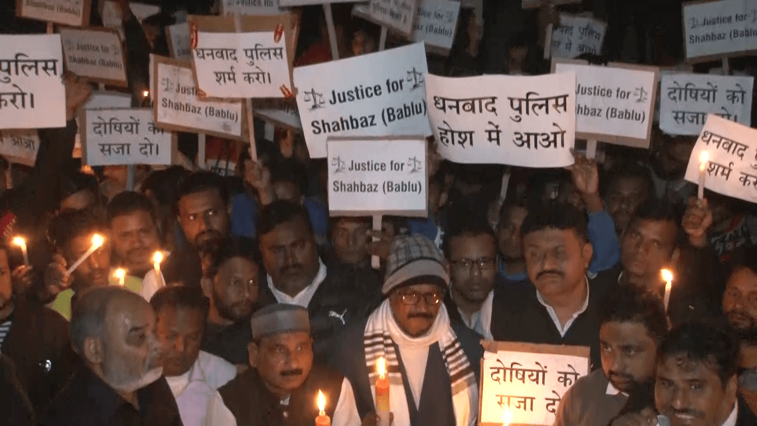 धनबाद के लोग उतरे सड़क पर, पूछा- कब तक दहशत में जियेंगे एसएसपी साहब