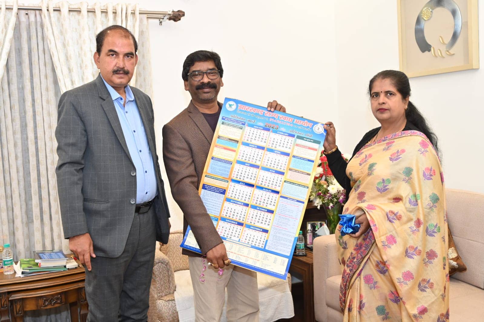 मुख्यमंत्री हेमन्त सोरेन ने झारखंड राज्य खाद्य आयोग द्वारा जारी कैलेंडर-2023 का किया अनावरण