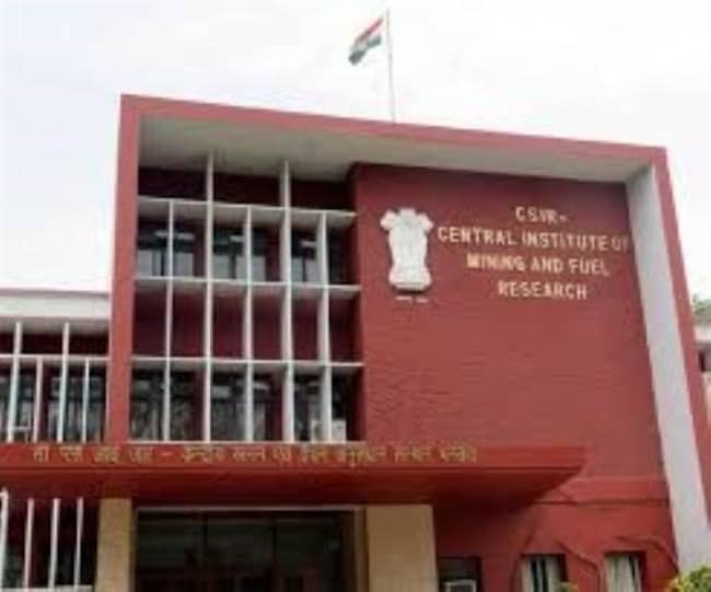 अवकाश ग्रहण करने के दो दिन पहले धनबाद सिंफर के पूर्व निदेशक किए गए सस्पेंड,जानिए और किन किन पर गिर सकती है गाज